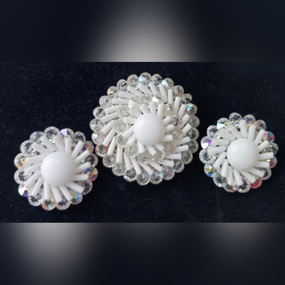 VINTAGE WESTERN GERMANY WHITE GLASS CRYSTAL BROOCH CLIP EARRING DEMI PARURE SET - Picture 3 of 8